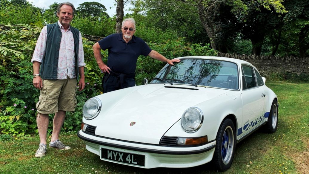 Porsche 911 Carrera RS 2.7, James Lindsay (l) with his father, United Kingdom, 2025, Porsche AG