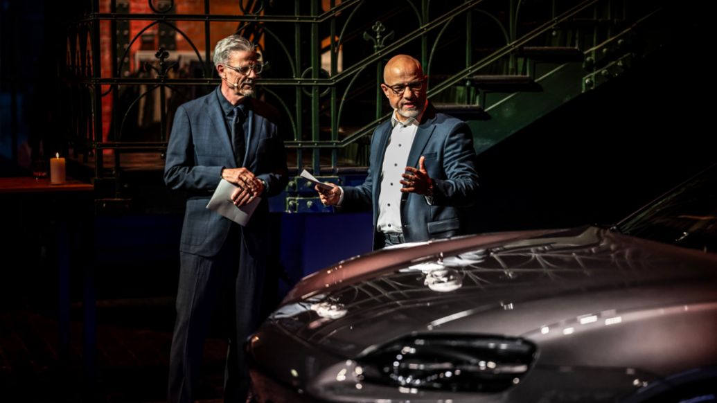 Porsche Golf Cup Deutschland-Finale, Champions Night mit Roberto De Prisco und Moderator Michael Antwerpes, r-l, 2026, Porsche AG