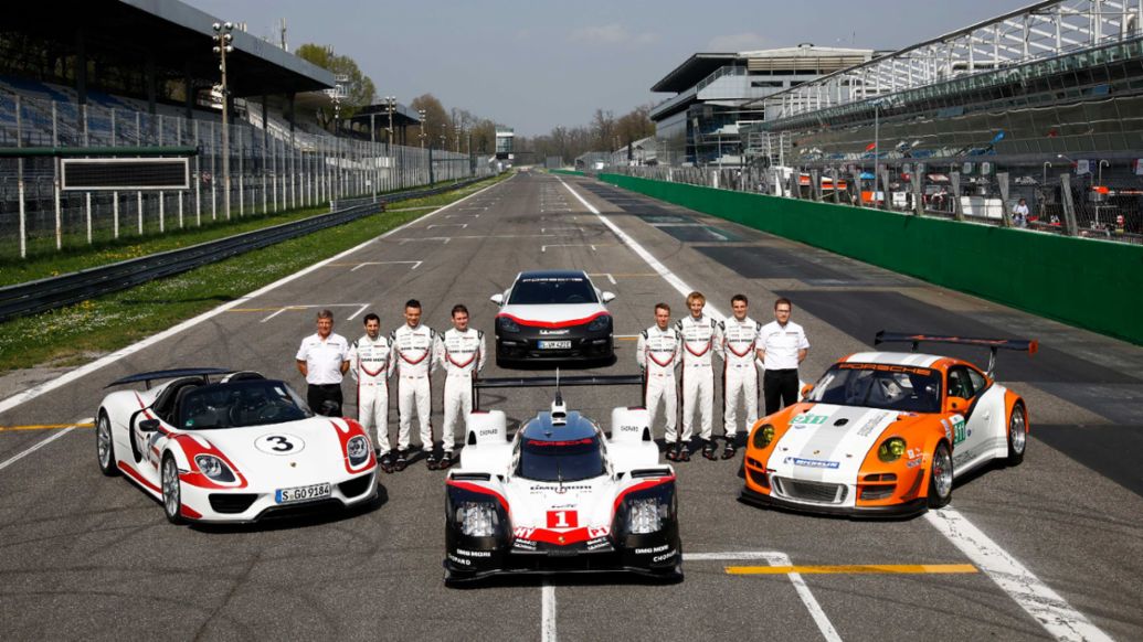 Vorstellung Porsche 919 Hybrid, Fahrer und Management Porsche LMP Team, Porsche 918 Spyder, 911 GT3 R Hybrid, Panamera Turbo S E-Hybrid (hinten), Monza, Porsche AG