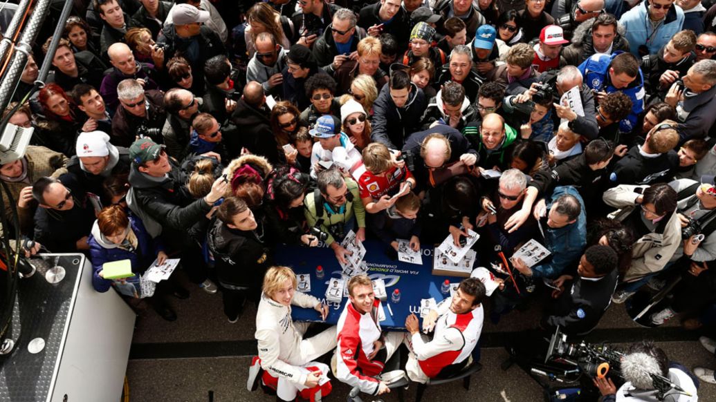 Brendon Hartley, Timo Bernhard, Mark Webber, Works drivers, autograph session, WEC, 2014, Porsche AG