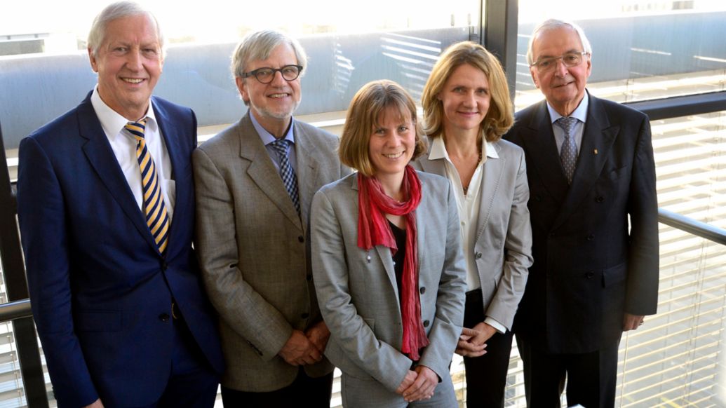 Prof. Dr. Maximilian Gege, Prof. Dr. Ortwin Renn, Dr. Sonja Peterson, Prof. Dr. Lucia A. Reisch, Prof. Dr. Dr. Klaus Töpfer, l-r, sustainability advisory committee, 2016, Porsche AG 
