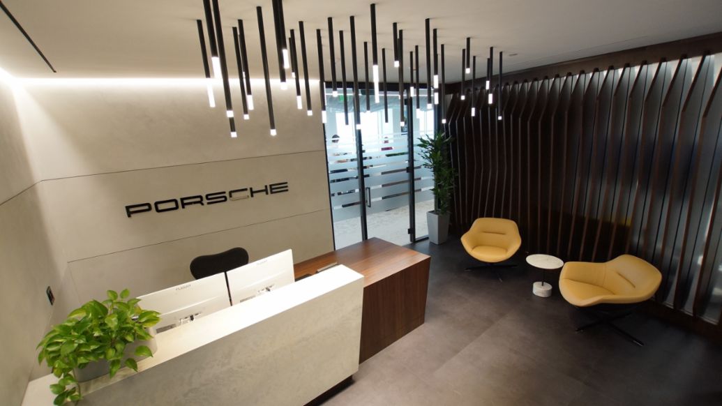 Entrada de la nueva oficina de Porsche Latin America que fue inaugurada en agosto de 2020.