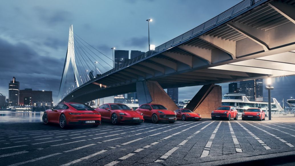 In fiscal year 2022, Porsche delivered 309,884 vehicles to customers.