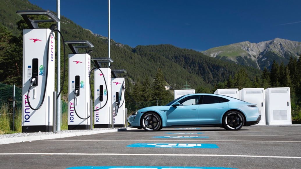 Plus de 900 000 points de recharge, un seul accès : Porsche Charging Service
