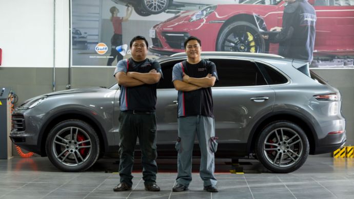 Técnicos especializados Porsche, de izquierda a derecha: Ludwin y Gustavo Monzón.