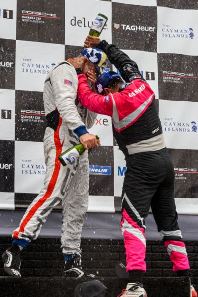 Porsche Carrera Cup North America, Road Atlanta, podio carrera 16: Efrín Castro celebra con Alan Metni, 2022