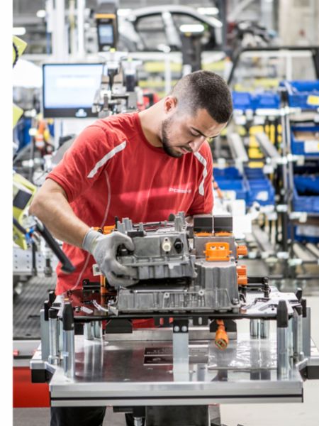 Axle assembly, Taycan factory, Stuttgart-Zuffenhausen, 2019, Porsche AG