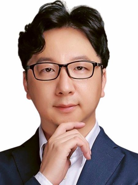 Naikai Du, Senior Manager for Electric & Electronics at Porsche Engineering China, 2022, Porsche AG