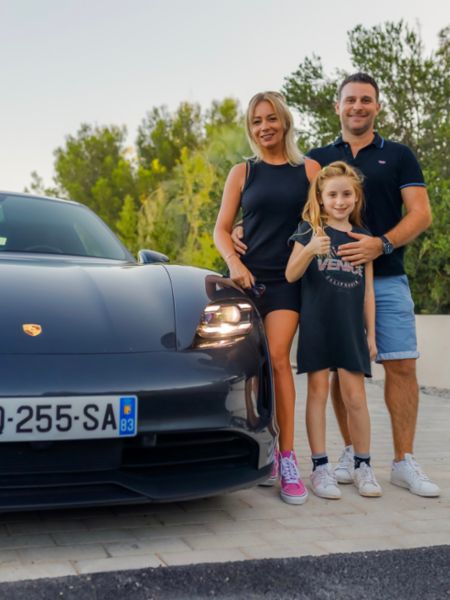 La familia Takvorian con su Taycan 4S cuando tenía 113.977 kilómetros, 2022, Porsche AG