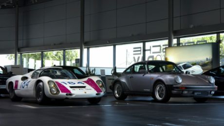 Dos imponentes vehículos del Museo Porsche se exhiben en Madrid