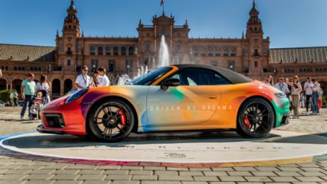 Porsche celebra 60 años del 911 en la Plaza de España de Sevilla