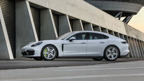 Porsche cumple10 años produciendo autos híbridos en su fábrica de Leipzig