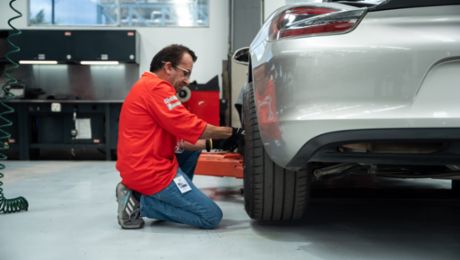 Servicio integral y experiencia técnica: Porsche reafirma su compromiso con la excelencia en Colombia