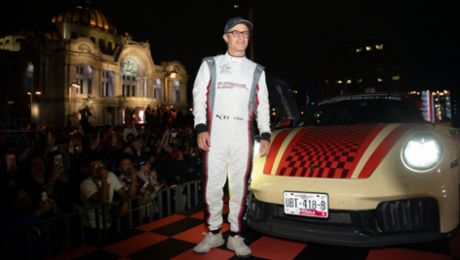 Gael García Bernal y Timo Bernhard, invitados de honor de Porsche en La Fiesta de La Carrera Panamericana