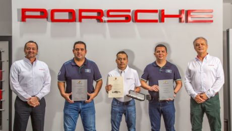 Porsche AG certifica asesores y técnico de servicio de Guatemala