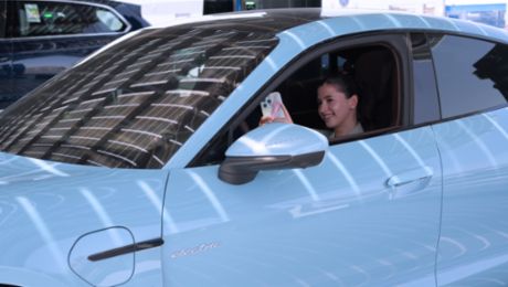 Porsche Centre Shuwaikh welcomes GUST Marketing students