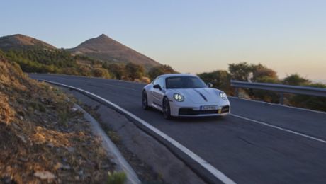 The new 911 Carrera T unveiled: regional premiere at Icons of Porsche in Dubai