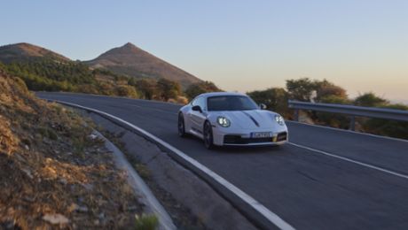 Arriva la versione coupé o cabrio per la nuova 911 Carrera T