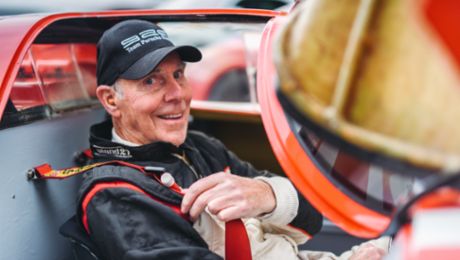 Porsche îl felicită pe Richard Attwood cu ocazia împlinirii a 85 de ani