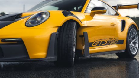 Noua anvelopă pentru carosabil umed de la Porsche și Michelin prelungește sezonul de curse pe circuit