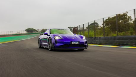 Taycan Turbo GT stabilește un nou record de tur pentru mașinile electrice la Interlagos