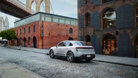 World premiere: Porsche takes the all-electric 2024 Macan to a new level