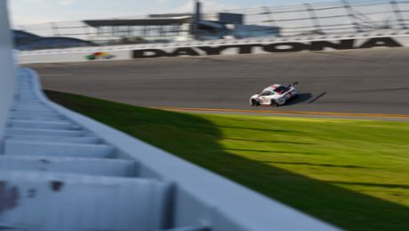 Daunting Debut. 911 RSR-19 to Make North American Race Premiere in Daytona.