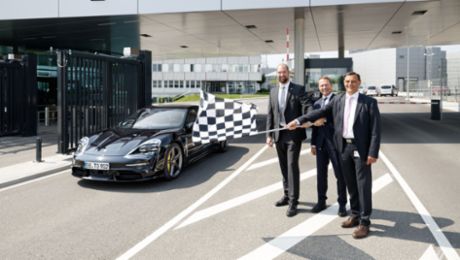 Nordpforte des Porsche Entwicklungszentrums Weissach eröffnet