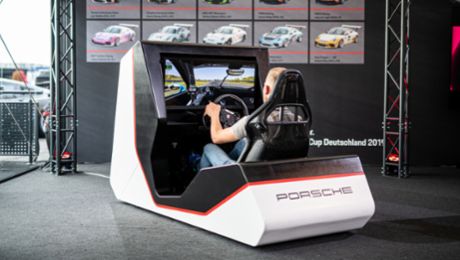 Premiere: Twelve pilots fight for Porsche Esports Carrera Cup title