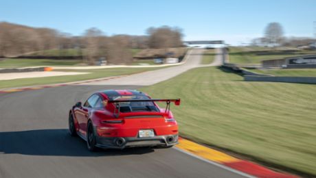 GT2 RS sets production car lap record at Road America
