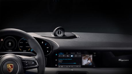 Benchmark in-car entertainment: Taycan adds Apple Music built-in 