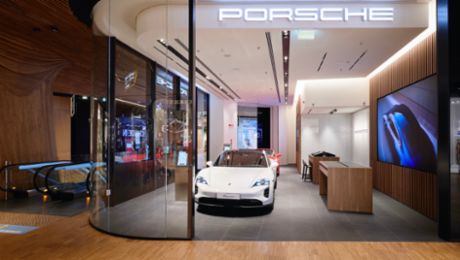 Porsche Italia opens a new concept store in Milan