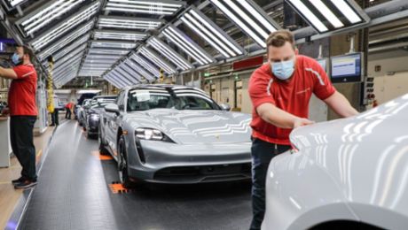 Wiederanlauf: Porsche produziert wieder Sportwagen 