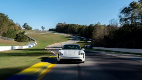 El Porsche Taycan Turbo S establece un récord de vehículos eléctricos en el circuito Michelin Raceway Road Atlanta