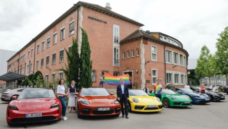 Porsche zeigt Flagge beim Christopher Street Day