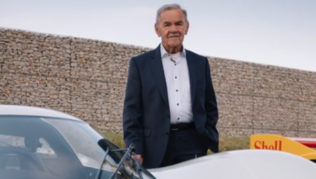 Porsche felicita a Valentin Schäffer al cumplir 90 años
