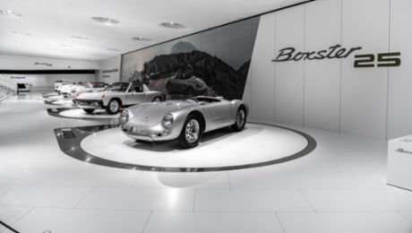 Virtual guided tour through the special exhibition “25 Years of the Boxster” in the Porsche Museum