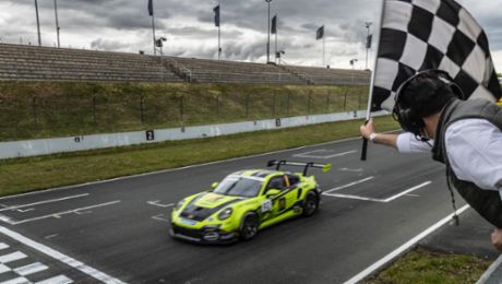 Lights-to-flag victory: Heinrich wins his first Carrera Cup race