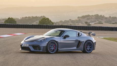 The new Porsche 718 Cayman GT4 RS unveiled in LA