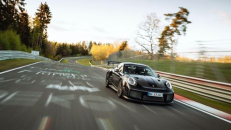 Porsche ставит новый рекорд круга 6:43,300 минуты