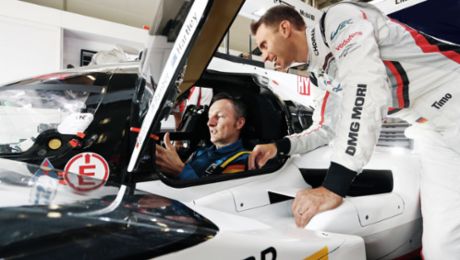 Höhenflüge – Raumfahrer trifft Porsche-Rennfahrer