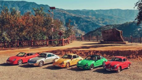 Kultur erfahren in Yunnan: historische Fahrzeuge auf einer faszinierenden Reise