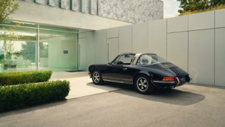 A 911 S 2.4 Targa from 1972 signed by F.A. Porsche