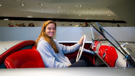 Porsche Museum instead of players‘ hotel: Maria Sakkari visits Zuffenhausen