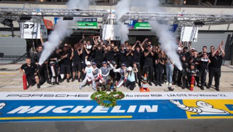 Porsche wins the GT class at the 24 Hours of Le Mans