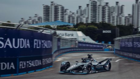 Porsche kicks off the Formula E weekend in Seoul in the points