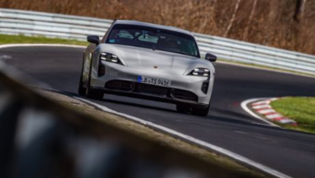 Nouveau record au Nürburgring pour la Porsche Taycan
