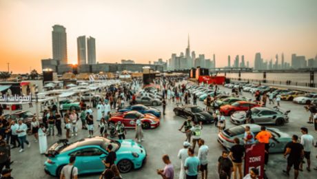 Mehr als 15.000 Fans besuchen „Icons of Porsche“ in Dubai 