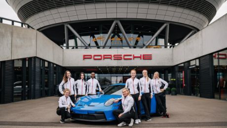 Tennis talents on the Porsche teams visit Porsche Experience Center Leipzig