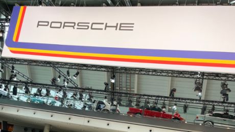 Porsche fête « 75 ans de voitures de sport Porsche » au salon « Retro Classics »